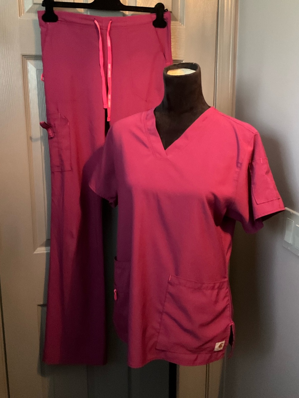 Carhartt S/M burgundy 2 piece scrubs